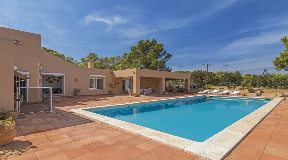 Villa with beautiful sea and beautiful views over the countryside