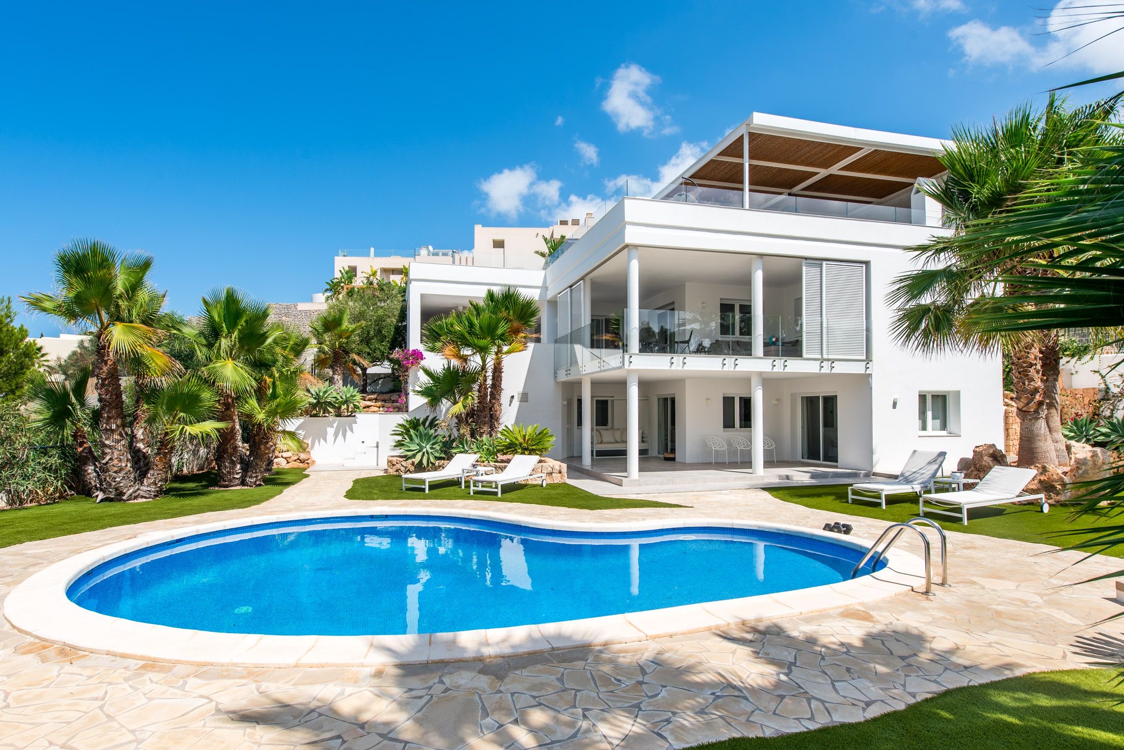 Modern family villa with sea views and guest house close to Cala Carbo