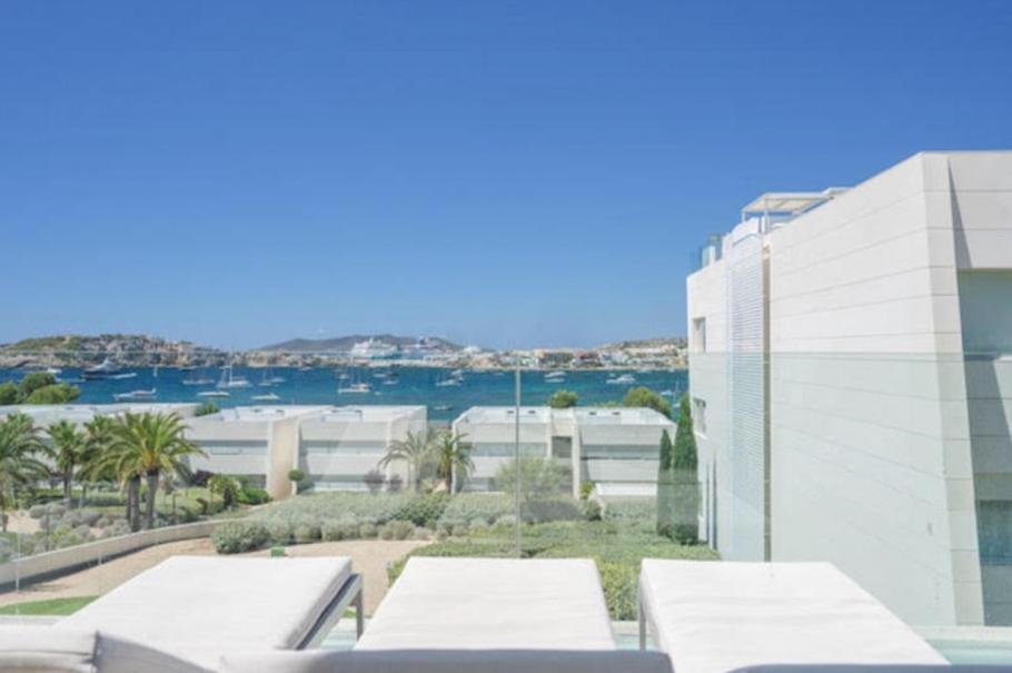 Luxurious first floor Apartment of 320 m² in the nice complex of Es Pouet