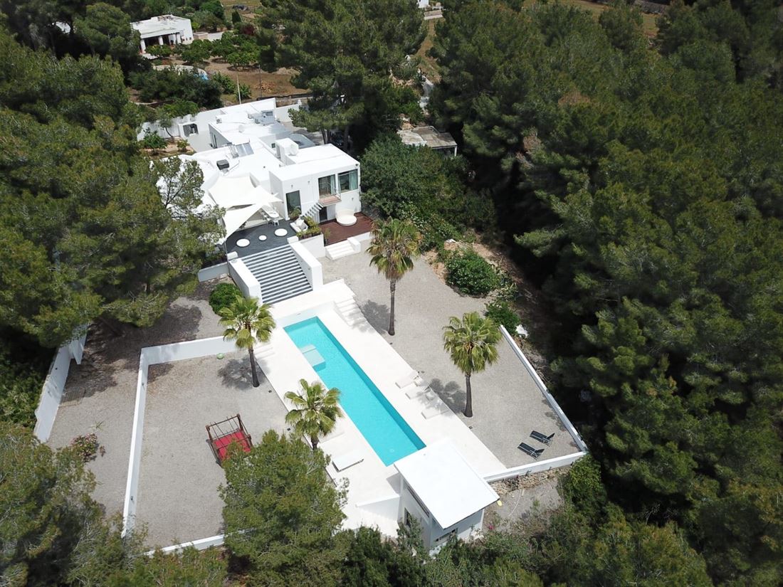 Modern villa in Santa Gertrudis with large pool