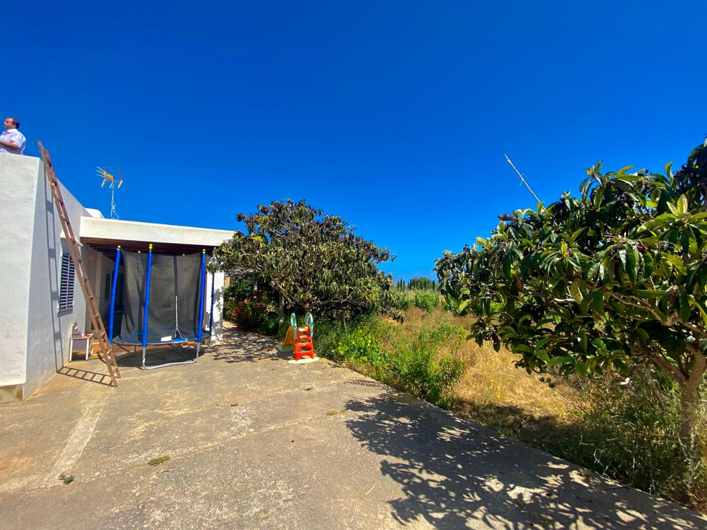 100 years old finca in Cala Jondal for sale
