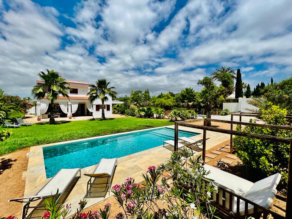 Beautiful villa for rent on a tranquil setting in Jesus perfect for families