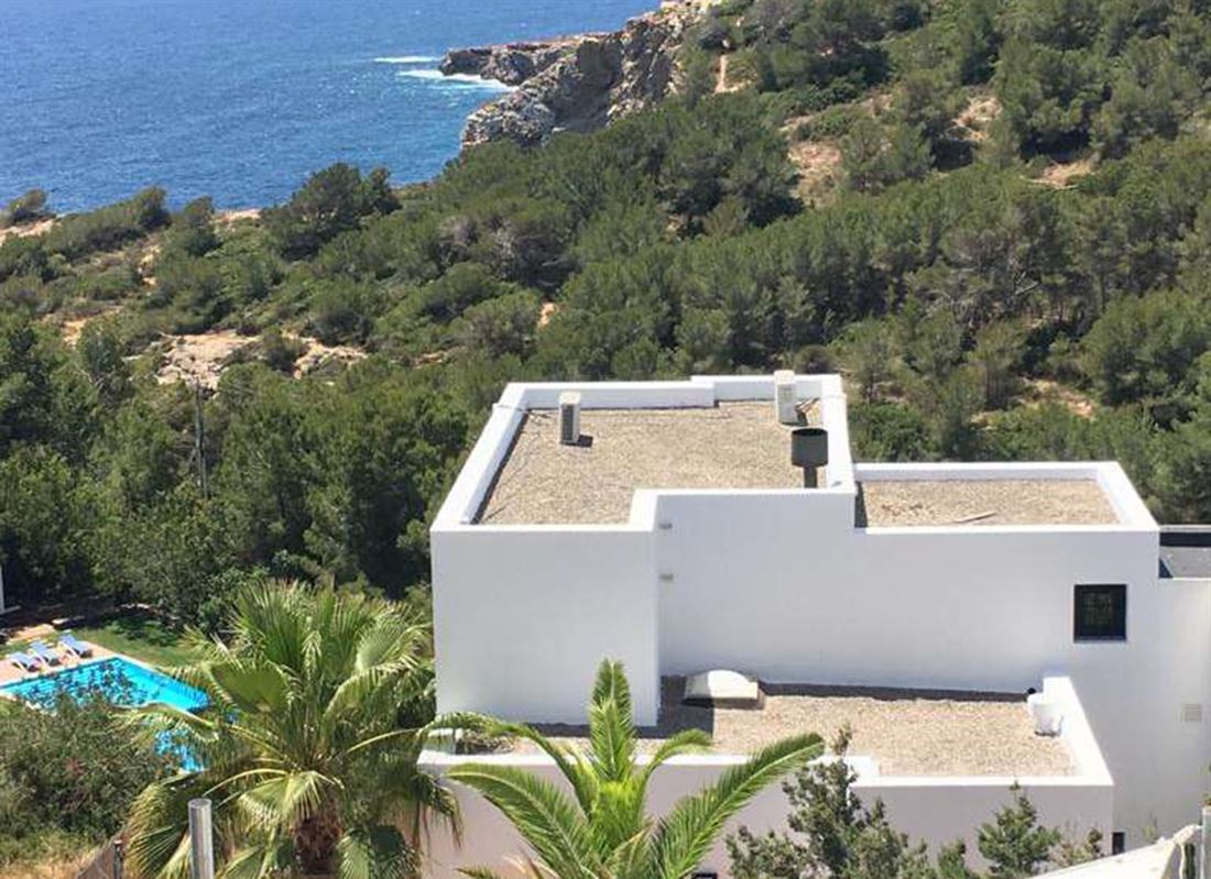 Charming island house with beautiful sea views