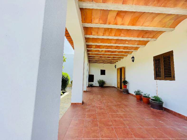 Beautiful finca with lots of potential in the middle of the nature of San Rafael
