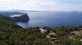 Exceptional Villa located on a cliff in Cala Salada
