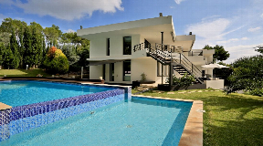 Amazing contemporary 6 bedroom villa for sale