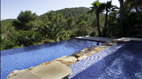 Beautiful house with natural garden near to Ibiza