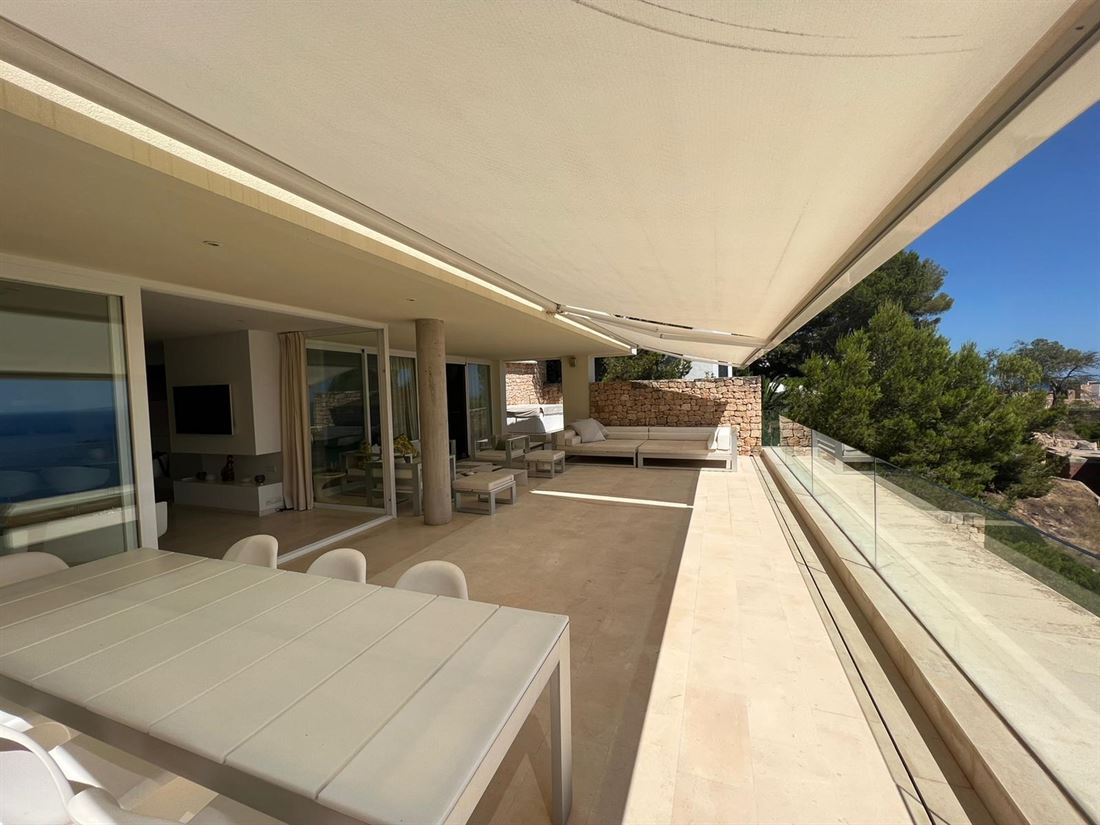 Modern apartment for sale in Roca Llisa with air taking views