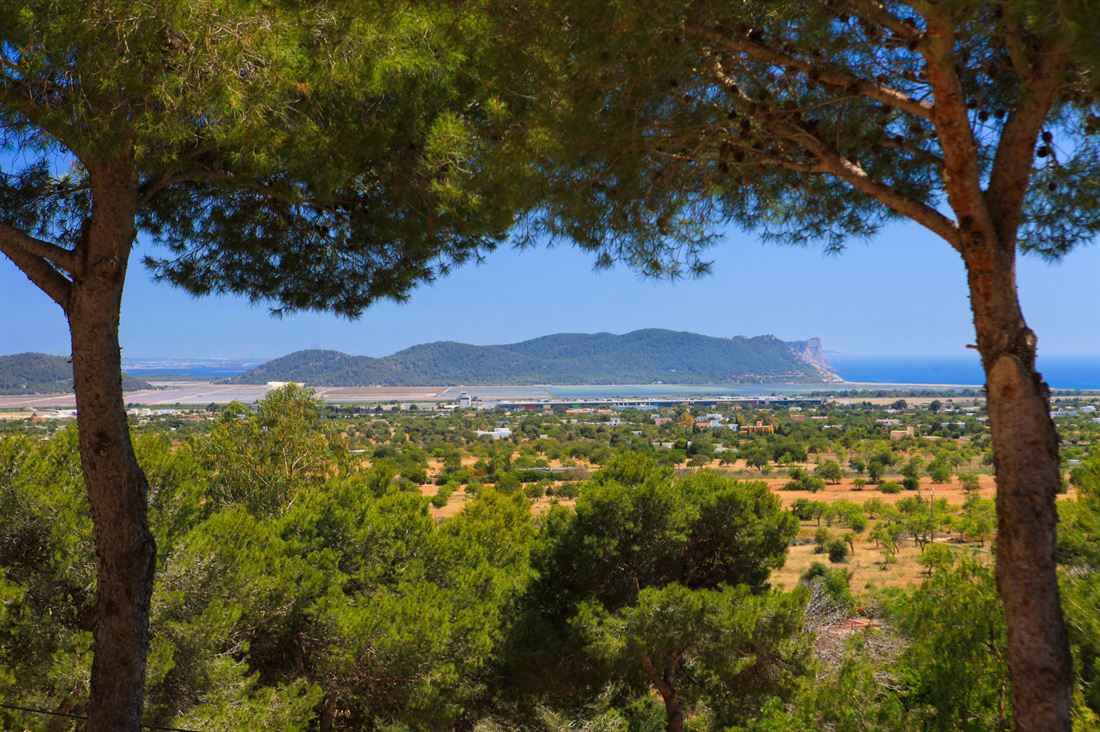 Villa with touristic license and panoramic views up to the Salinas and Formentera