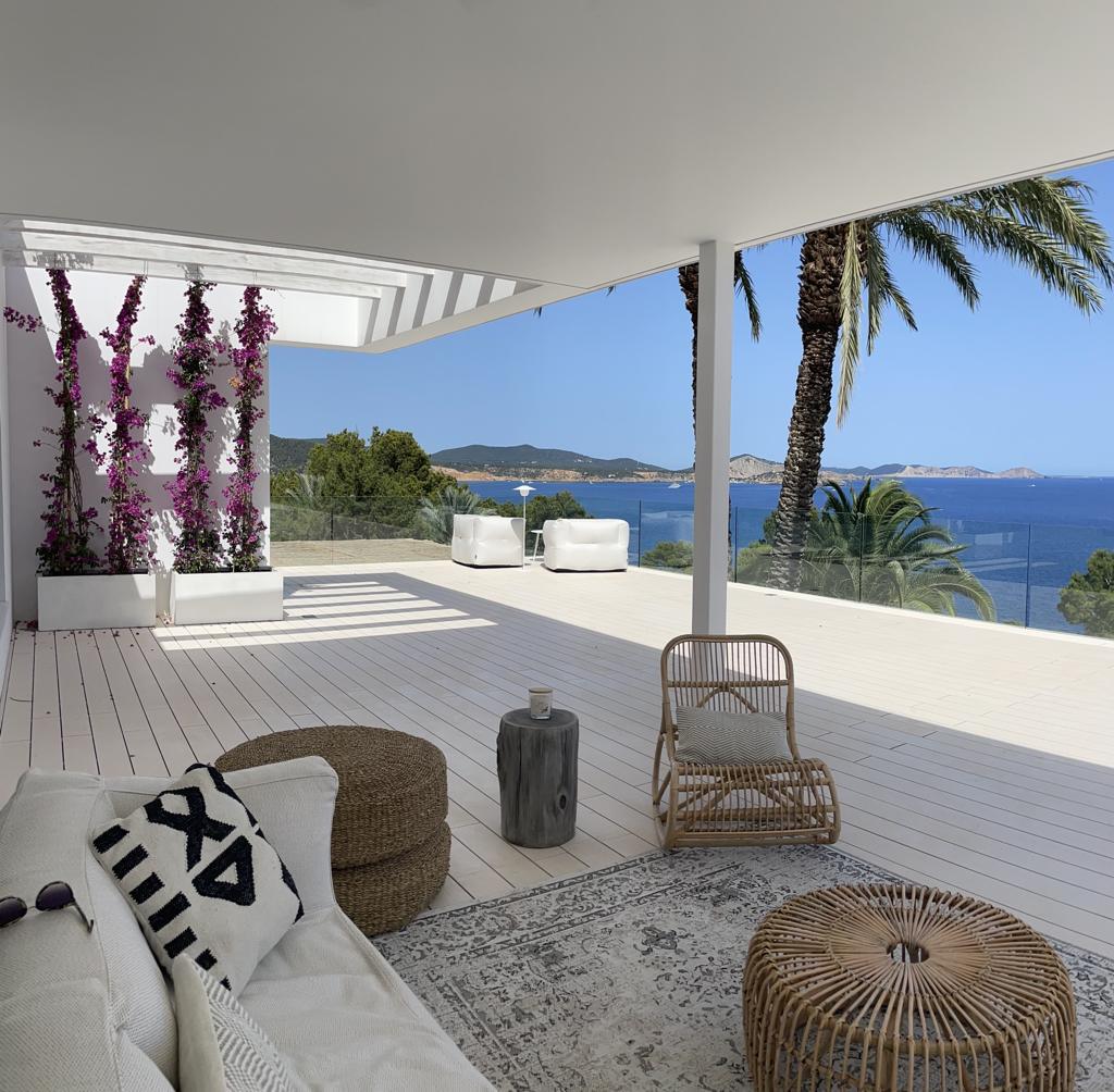 Nice luxurious six bedroom villa located on the cliffs of Es Cubells
