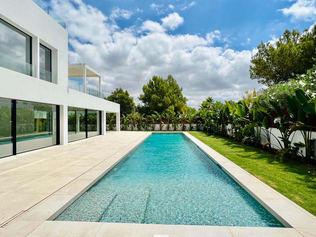 Four new modern villas in a tranquil setting