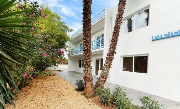 Newly renovated detached house with 3 flats close to the beach