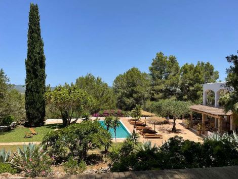 Unique finca for sale with guest houses and tourist rental licence surrounded by unspoilt nature
