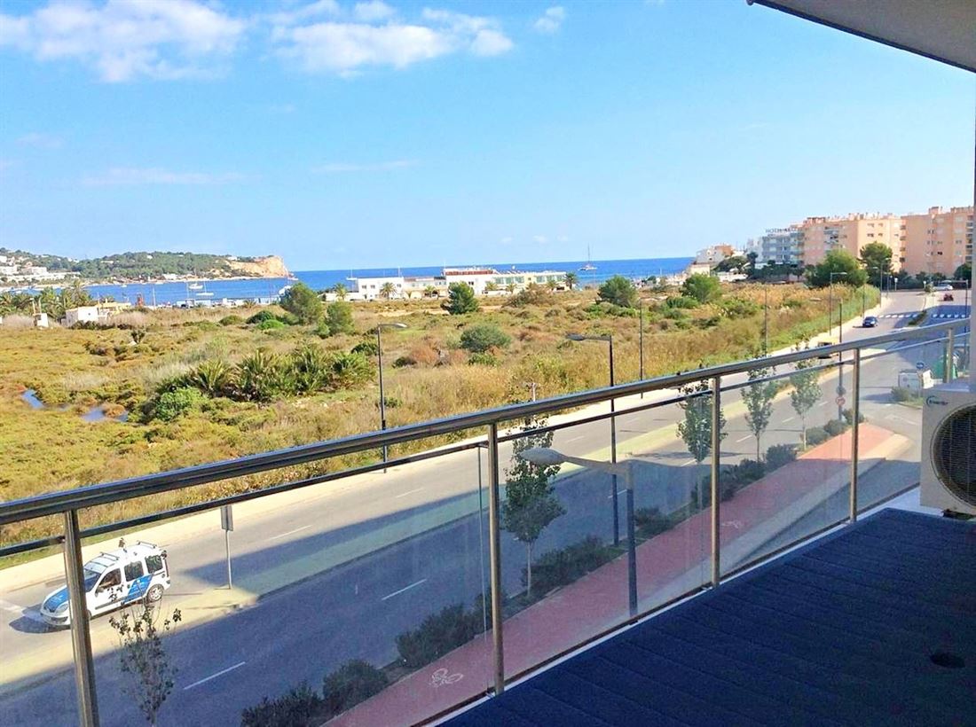 Charming apartment for sale with sea views at Talamanca