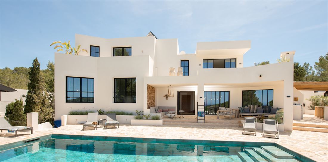 Luxurious villa for sale near Cala Tarida with stunning sea views