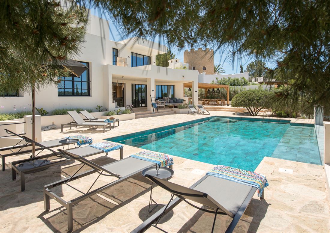 Luxurious villa for sale near Cala Tarida with stunning sea views