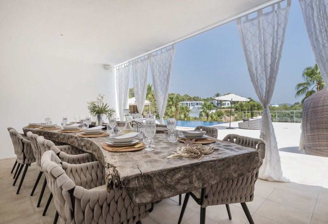 Modern luxury Villa with exclusive sea views in a prime location