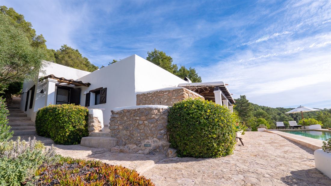 Three-bedroom authentic finca in Sa Carroca with amazing views and a rental license