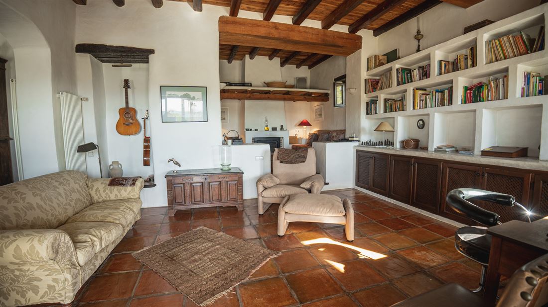 Three-bedroom authentic finca in Sa Carroca with amazing views and a rental license