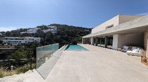 Modern villa in the private urbanization of Roca Llisa for sale