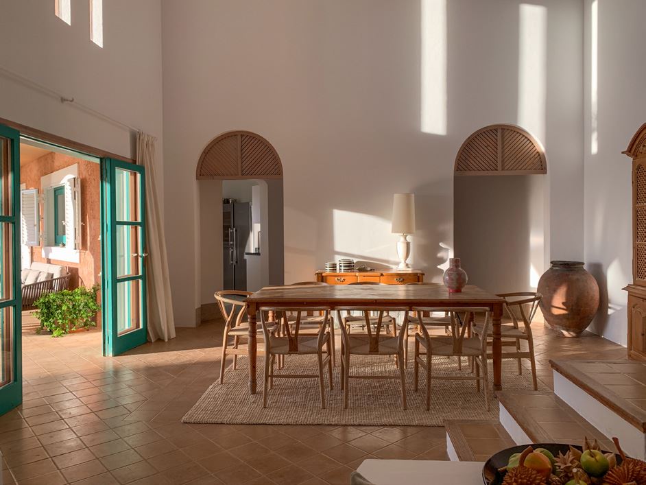 Classical Mediterranean-style villa with modern amenities, ideal for families