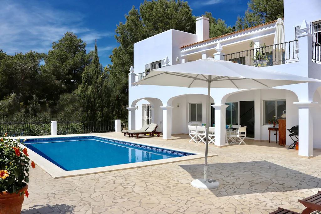 Villa with private pool and stunning views across the countryside to the sea with rental
