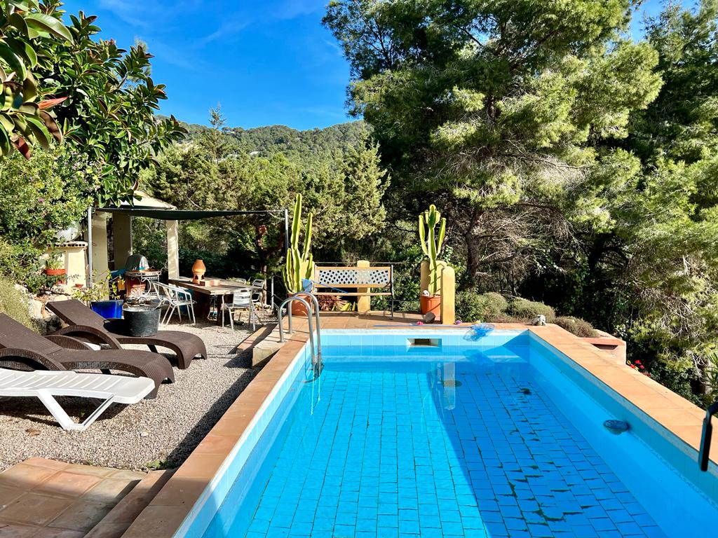 Detached traditional family house for sale in Cala Llonga