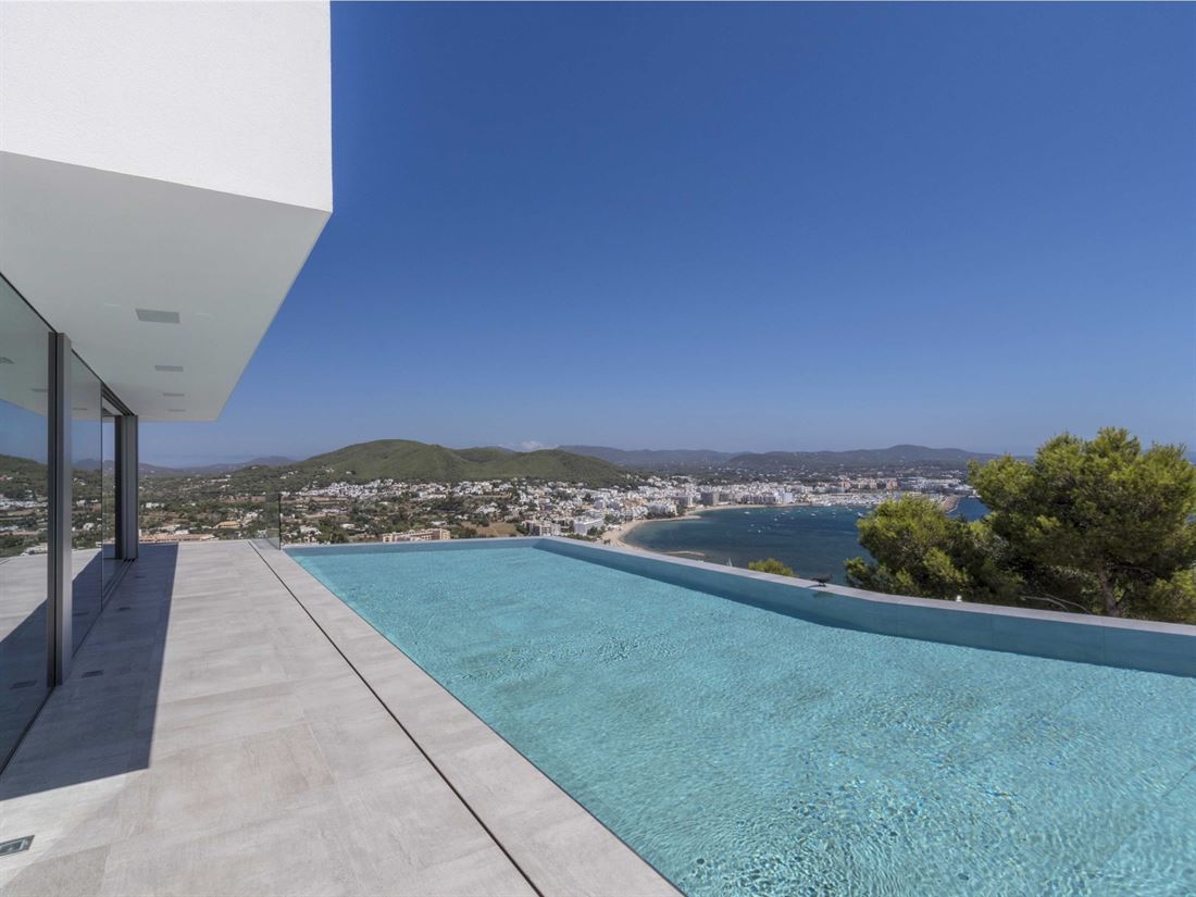 Unique modern villa for rent with spectacular views