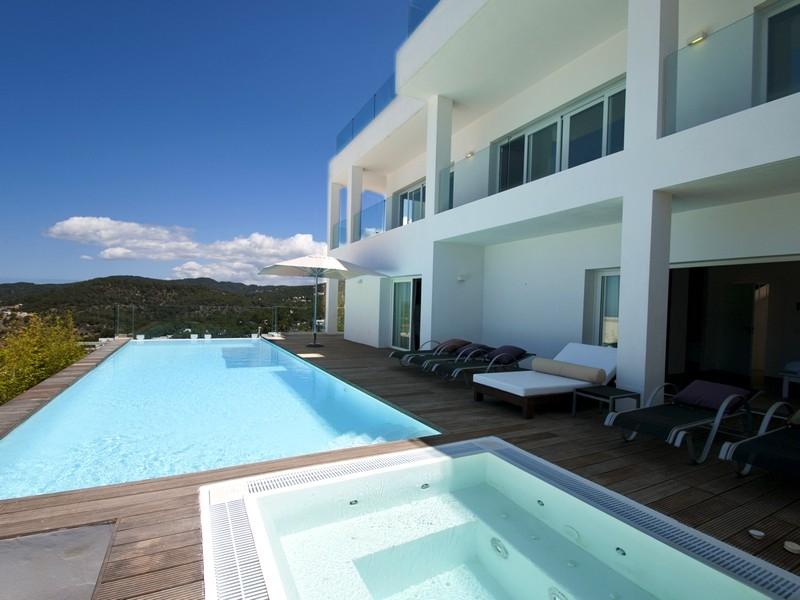 Luxury villa with magnificent sea views over Cala Moli with rental license