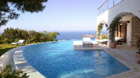 Exceptional luxury property with 3 villas and access to the sea in Cala Boix, San Carlos