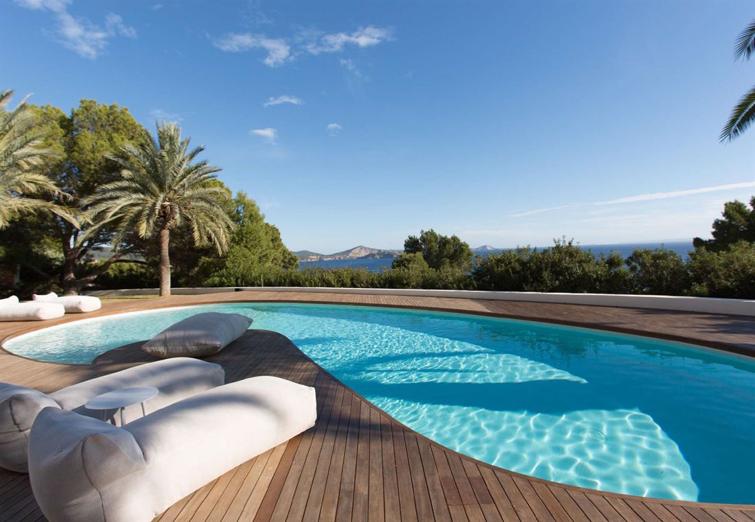 Five Bedroom Villa for a Perfect Luxury Retreat in Es Cubells