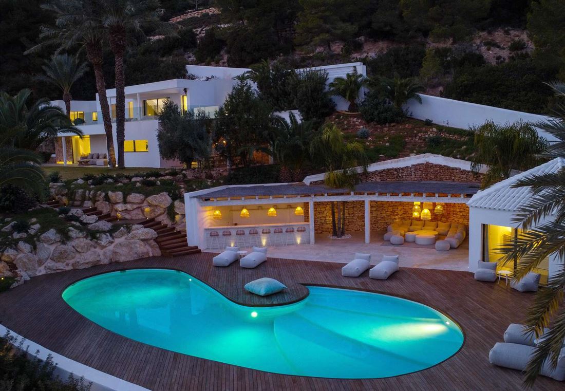 Five Bedroom Villa for a Perfect Luxury Retreat in Es Cubells