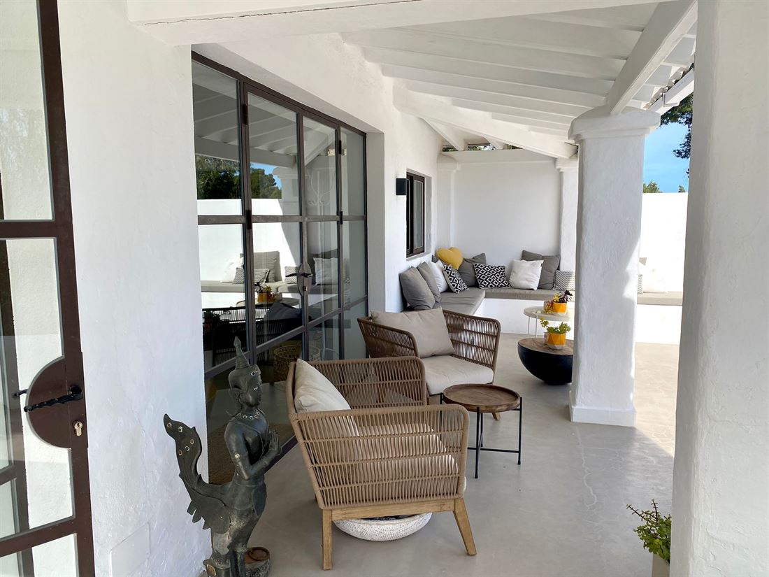 Beautiful renovated finca in central location with fantastic sea views