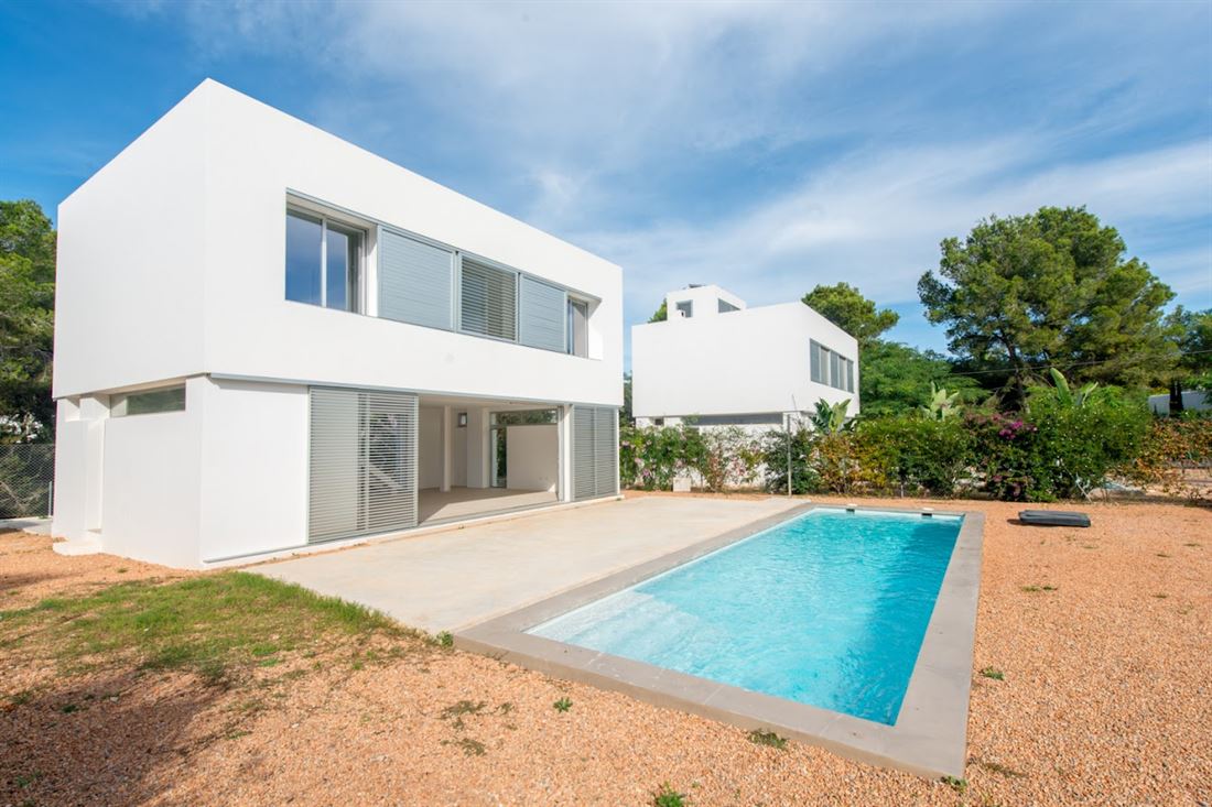 Beautiful new built house for sale within walking distance to the beach Cala Llenya