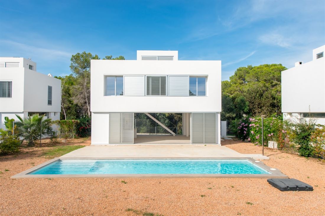 Beautiful new built house for sale within walking distance to the beach Cala Llenya