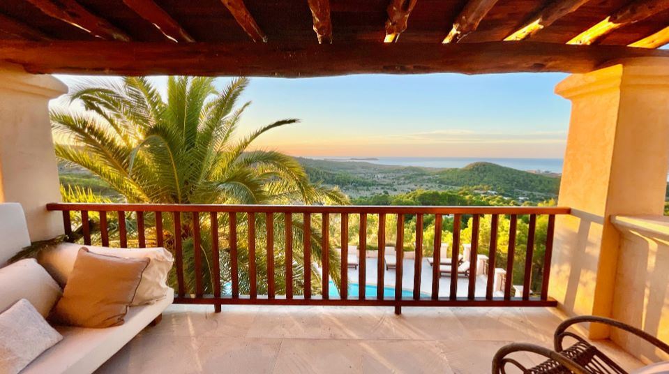 Villa with stunning panoramic sea and sunset views in Benimussa