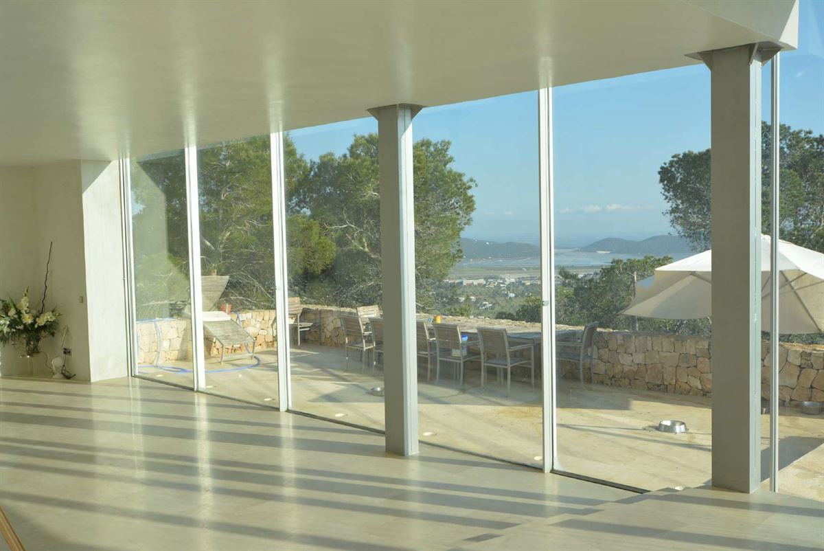 A Luxurious Mountain Top Villa with Breathtaking Views in San Jose