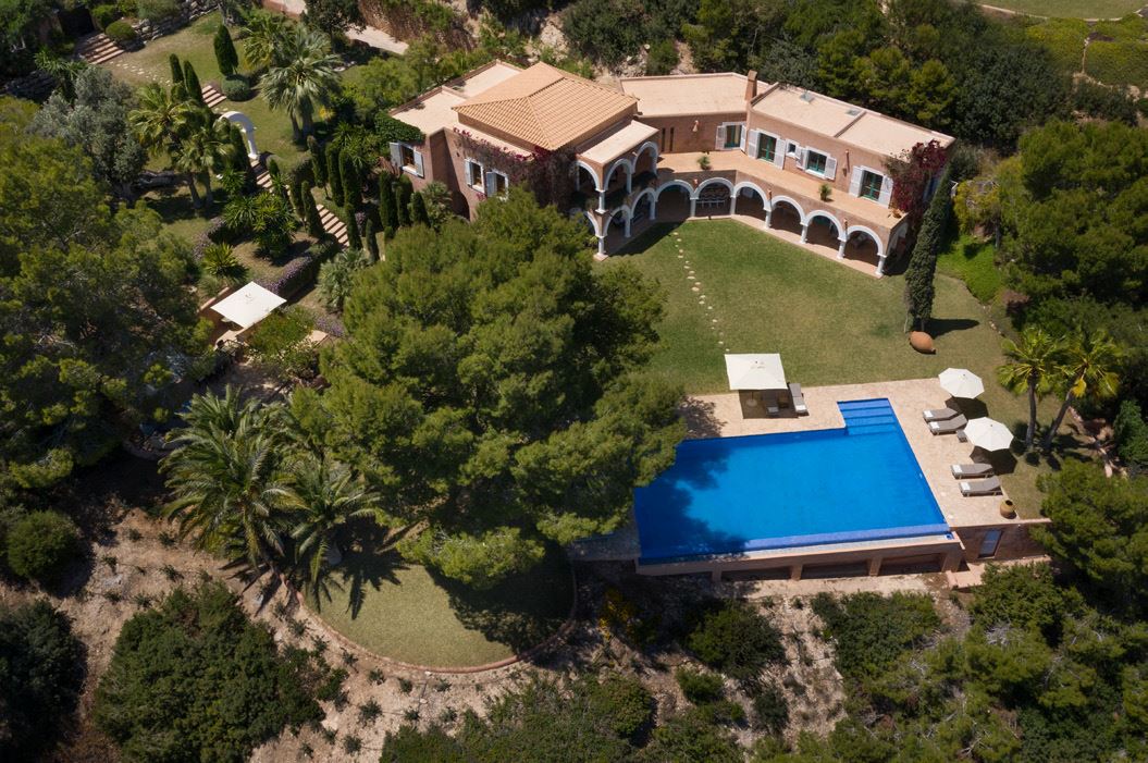 Classical Mediterranean-style villa with modern amenities with 7000 sqm plot