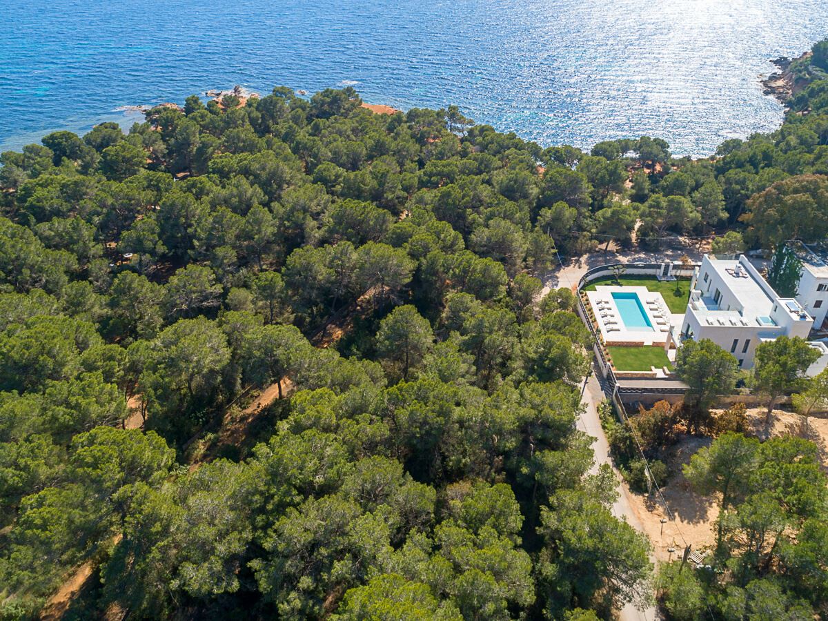 Dreamy modern villa 10 steps from the sea in Santa Eulalia