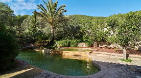 Idyllic Ibiza Farmhouse Retreat: 5-Bedroom Oasis in San Jose Countryside