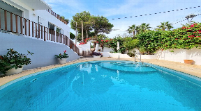 Beautiful Villa in Siesta with pool for sale