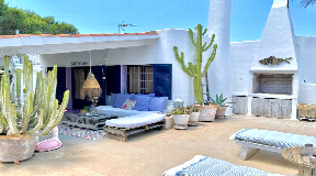 Bright and spacious beach penthouse in Formentera with rental license