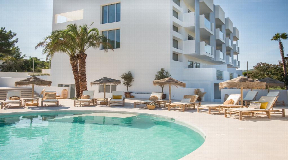 Buy to let investment opportunity Luxury apartment in high end development Cala Llonga