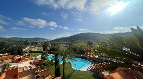 Penthouse with rooftop pool and lush mountain views Pinar Golf