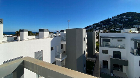 Luxurious 3-Bedroom Apartment with Enchanting Terrace Views in Siesta