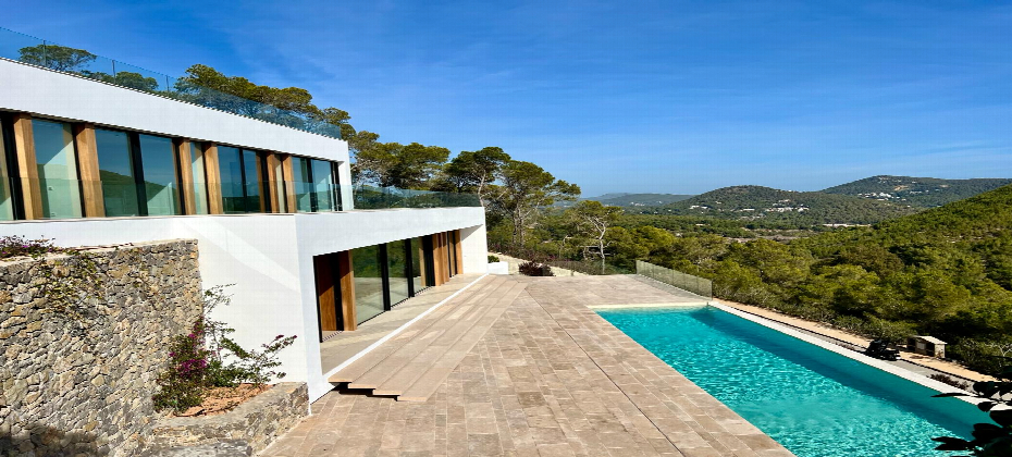 Magnificent new villa under construction with sea views