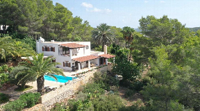 Beautiful, completely renovated villa with pool for sale near Santa Gertrudis and Ibiza