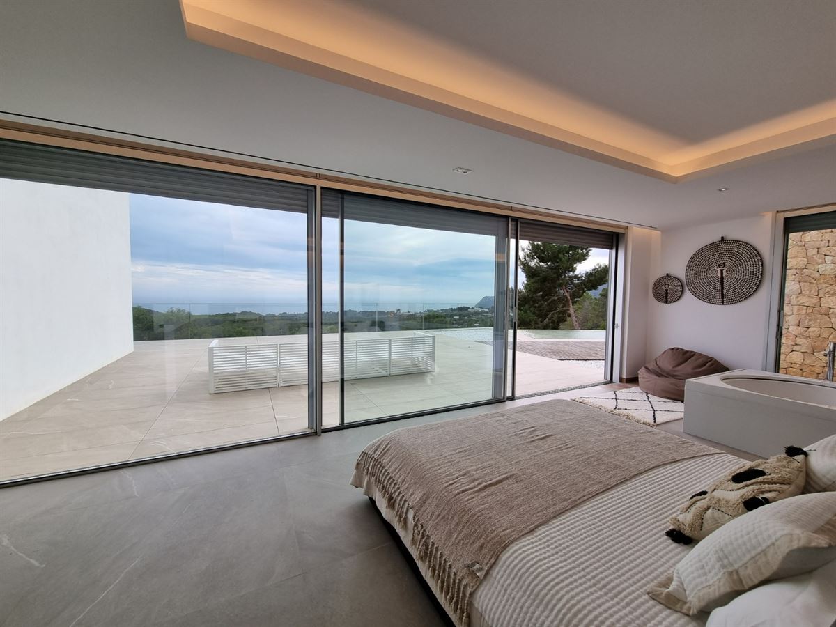 Luxury villa with panoramic views of the sea