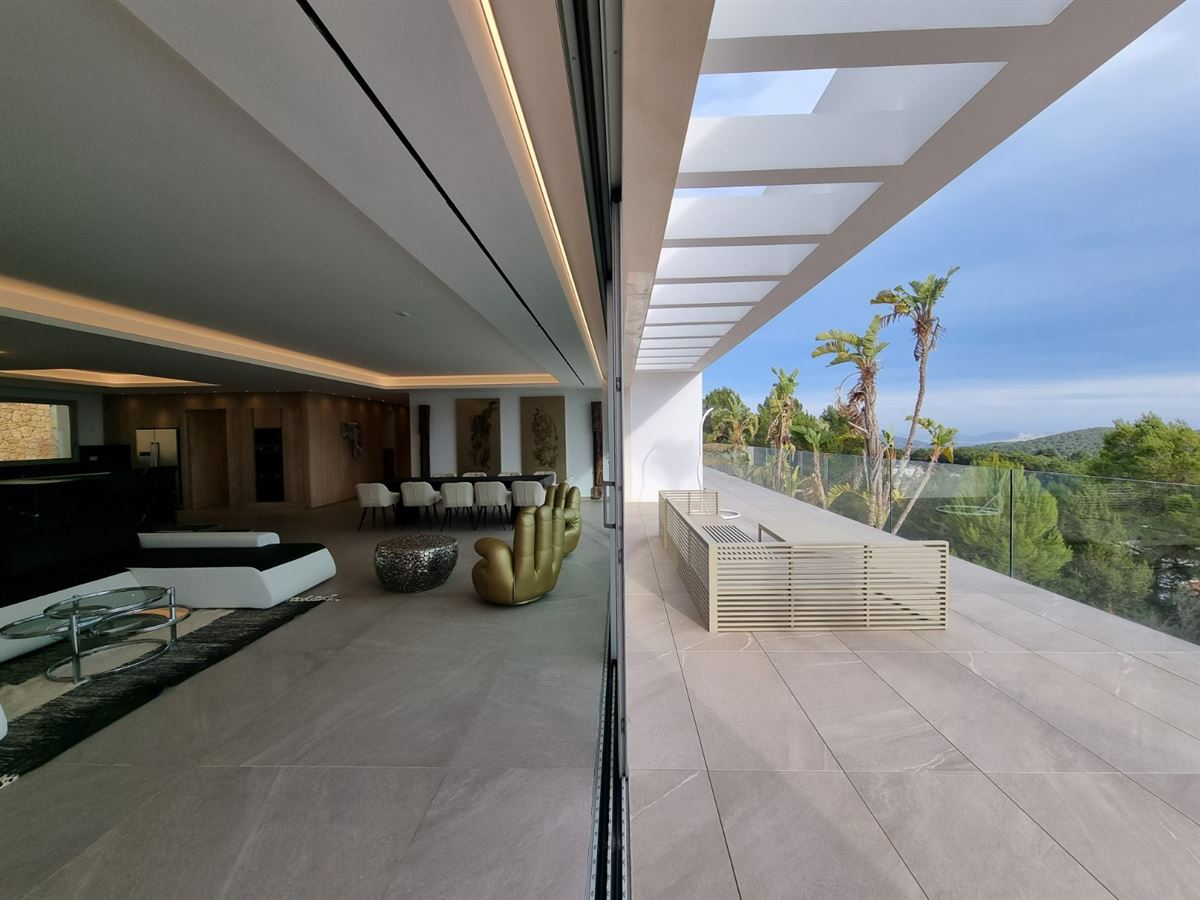 Luxury villa with panoramic views of the sea