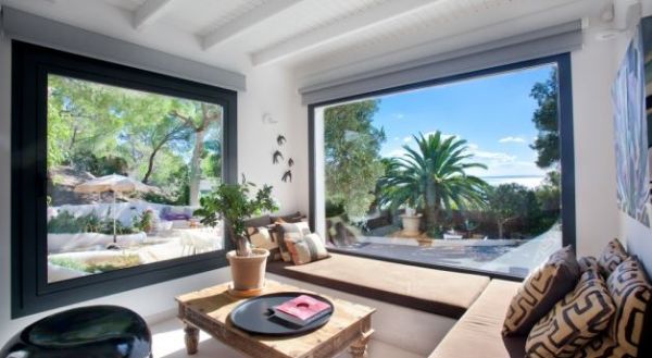 Luxury villa with 4 bedrooms for sale in Las Salinas